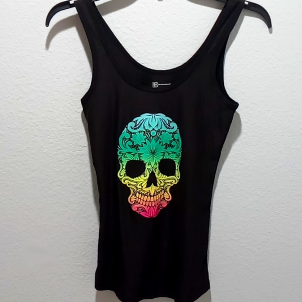 Black tee, size M,